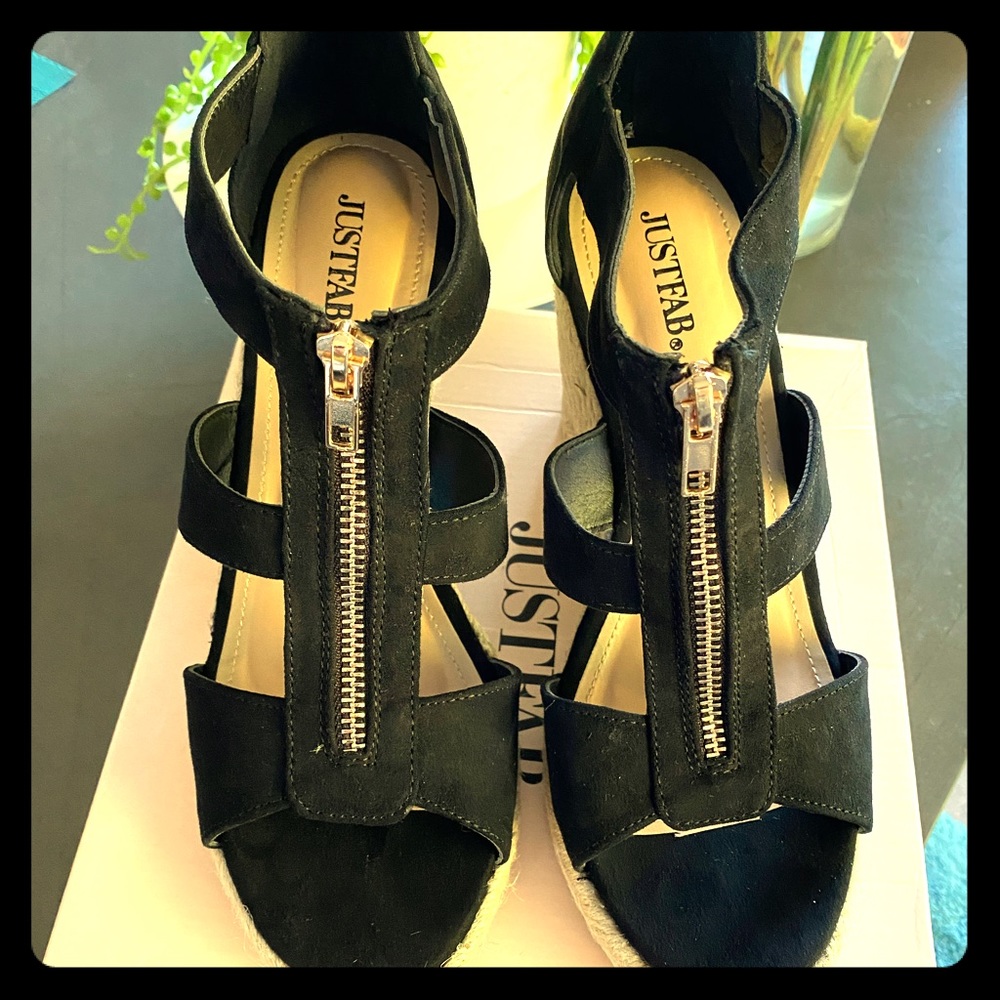 Women’s wedge sandals